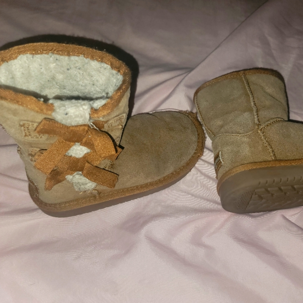 Kookaburra by ugg boots toddler size 9